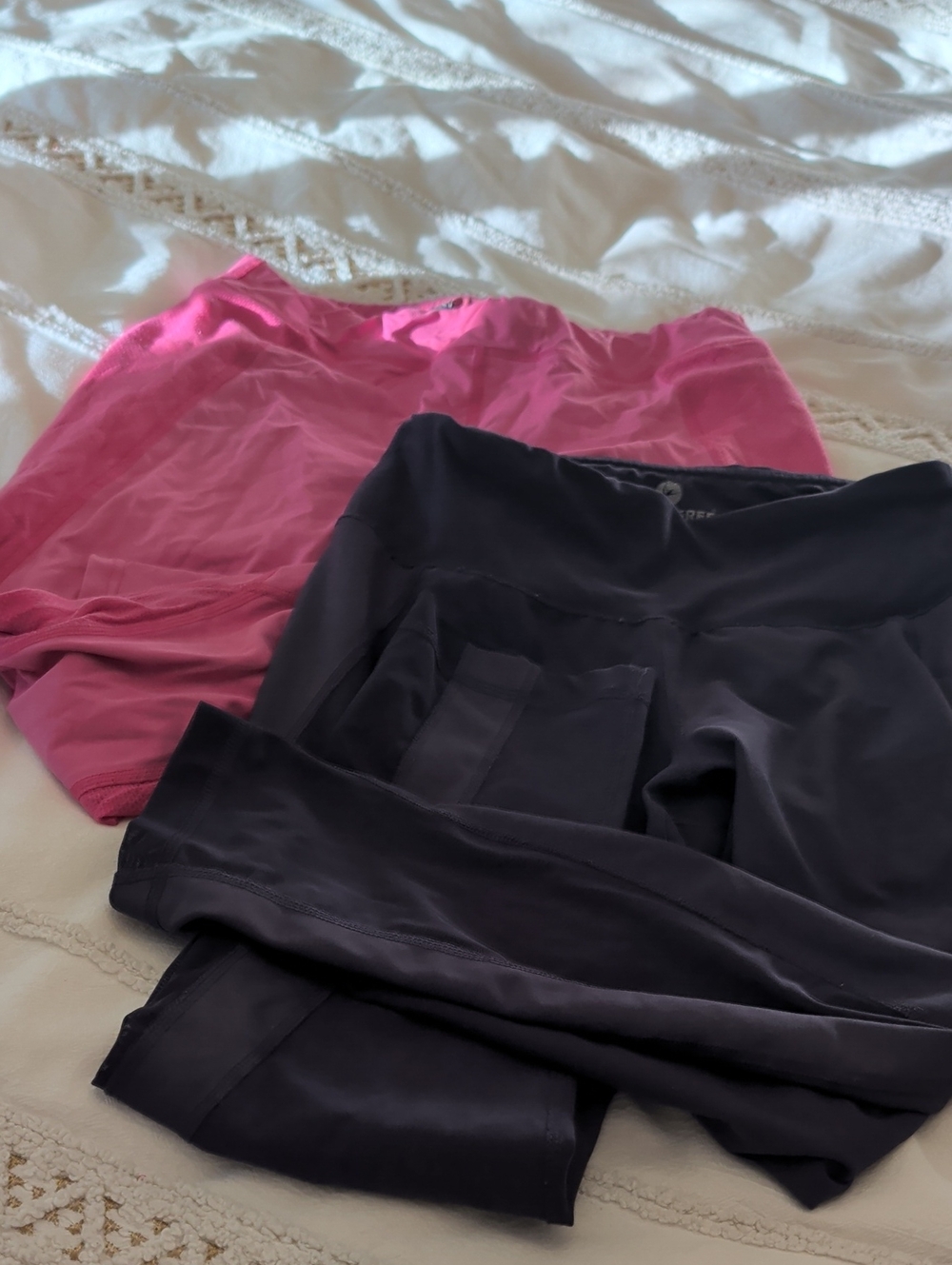 2 Pairs of Women’s Active Leggings